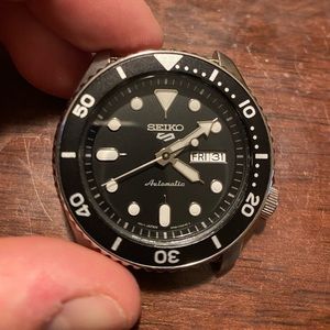 Seiko 5 SRPD89 black automatic watch
